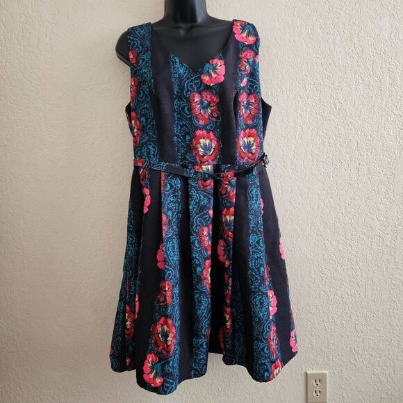 Modcloth Beautiful You Belted Dress - Picture 2 of 9